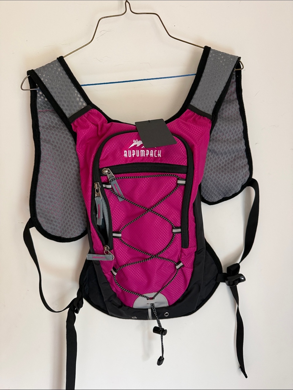 Athletic/running bag for carrying water and supplies NWT